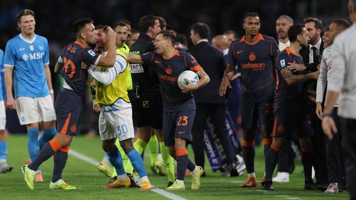 Chivu: Inter Milan Terpuruk dalam Perdebatan dengan Bench Napoli, Energi Terbuang sia-sia!