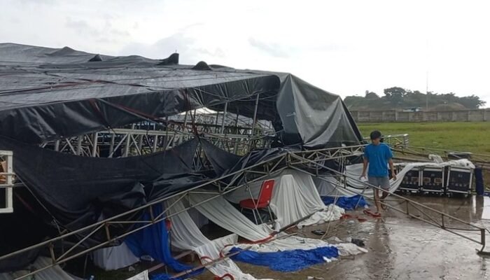 Badai Menyapu Bogor, Tenda Ambruk, Warga Berteriak Histeris