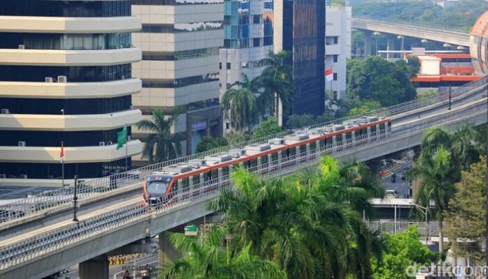 Krisis Transportasi: Komisi V DPR Akan Panggil LRT Jabodebek Setelah Ditemukan Penumpang Jalan Kaki di Lintasan