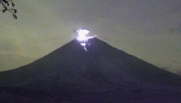 Semeru Meletus 119 Kali dalam 24 Jam: Apakah Ini Pertanda Bencana Besar?