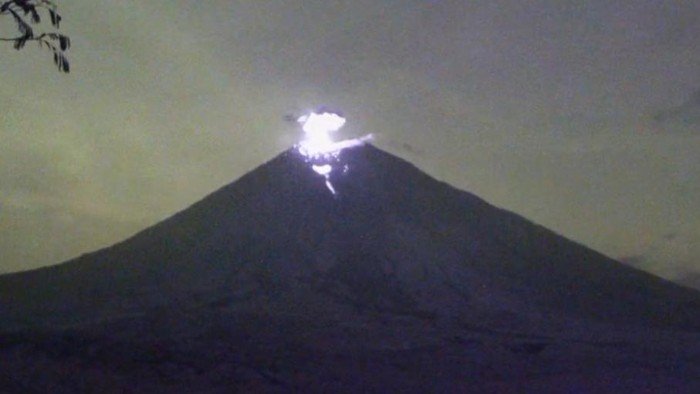 Semeru Meletus 119 Kali dalam 24 Jam: Apakah Ini Pertanda Bencana Besar?