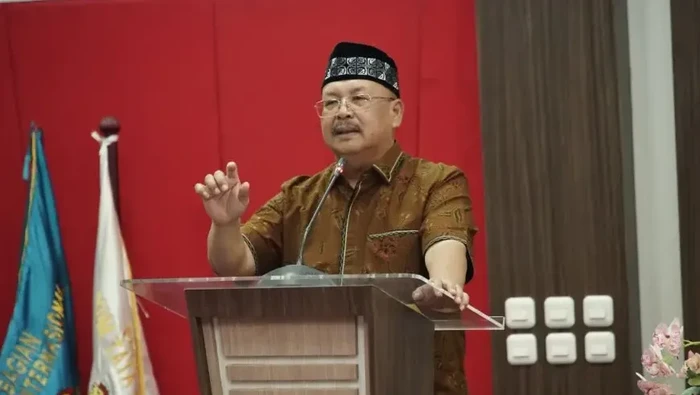 **Di Kuliah Umum Unhas, Komjen Chryshnanda Bongkar Hukum sebagai Simbol Kemanusiaan**