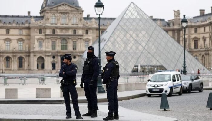 Dunia Hari Ini: Tersangka Pembobol Museum Louvre Ditangkap – Update 2
