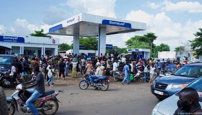 Krisis Bahan Bakar di Mali: Kelompok Militan Tegakkan Kekuatan, Sekolah Terlantar