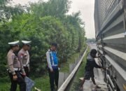 Truk Terbakar di Tol Cawang Jakarta, Diduga Akibat Panas dari Pengereman – Update 1
