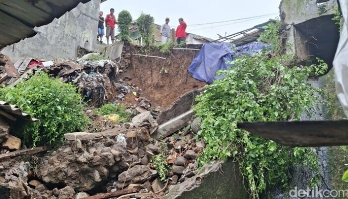 Longsor Tebing 10 Meter di Bondongan, Bogor: 12 Rumah Terendam, Begini Kondisinya