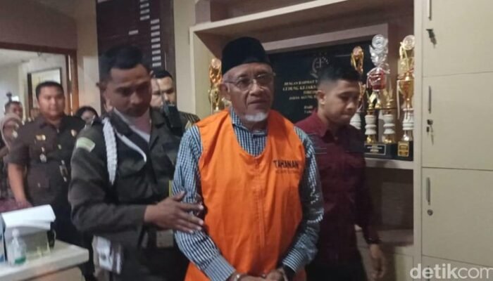 Kejari Tahan Eks Bupati Sleman Sri Purnomo Tersangka Korupsi Hibah Pariwisata, Skandal Besar di Balik Dana Publik!
