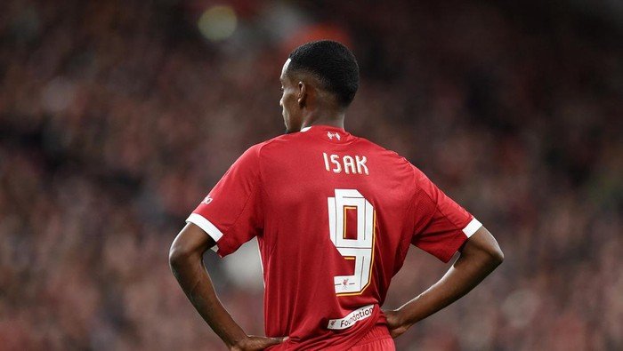 Isak Terlalu Banyak Mikir di Liverpool: Apakah Ini Akhir dari Mimpi Anak Muda?