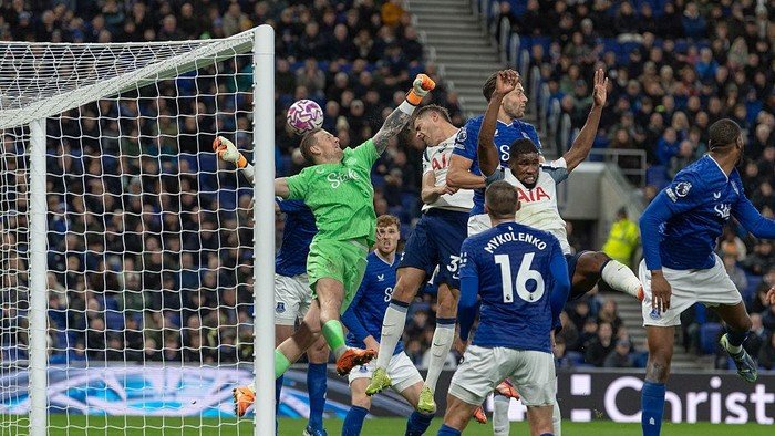 Chelsea Lesakkan Tottenham Hotspur, Pertandingan yang Mengejutkan
