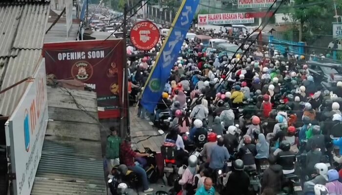 Kemacetan Menakutkan di Jalur Puncak Bogor, Polisi Terapkan One Way untuk Atasi