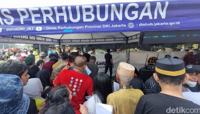 “Layanan Gratis Transportasi Umum Jakarta,jawaban atas Doa Masyarakat?”