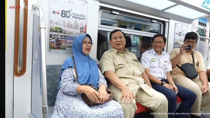 Prabowo Subianto Naik KRL, Apa yang Diperhatikan? Kesan tentang Transportasi yang Lebih Baik di Indonesia.