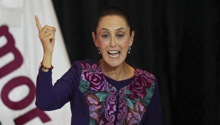 Skandal Mengejutkan: Presiden Meksiko Hampir Dicium di Depan Warga, Pelaku Ditangkap Polisi!