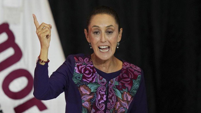 Skandal Mengejutkan: Presiden Meksiko Hampir Dicium di Depan Warga, Pelaku Ditangkap Polisi!