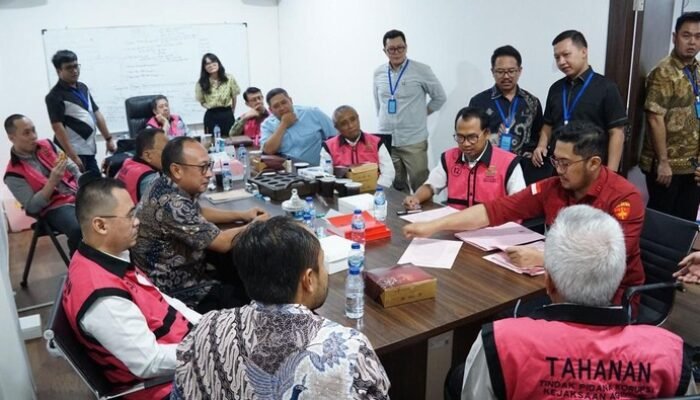 8 Tersangka Korupsi Minyak Ditolak Kejagung, Riza Chalid Masih menjadi Misteri Besar