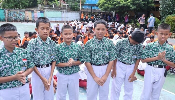 Momen 6 Bocah SD Jujur Serahkan Temuan HP Berujung Award dari Kapolda Metro – Update 2