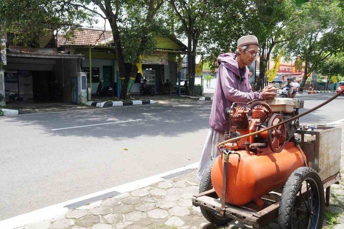 Penambal Ban Pati: JKN, Kebutuhan atau Hak?