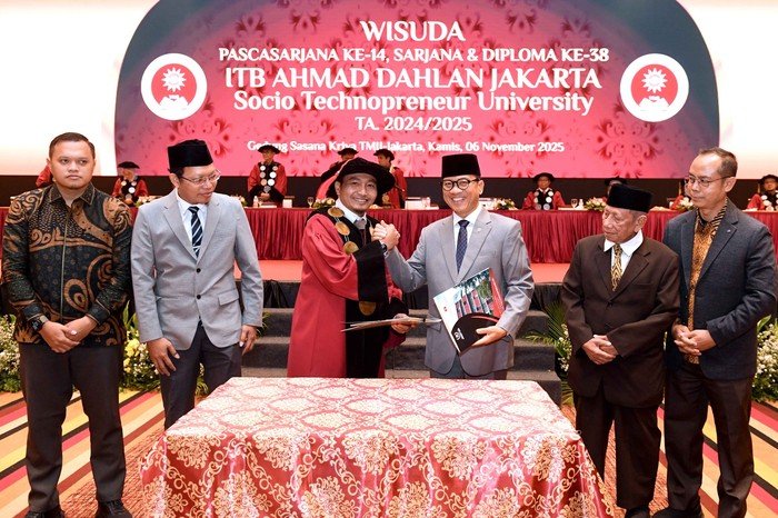 Teken MoU dengan ITB Ahmad Dahlan, Mendes Ajak Bangun Indonesia dari Desa - Update 2