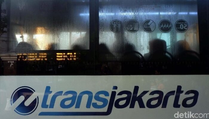 Viral Penumpang Ngeluh Bus Jalan Lambat di Tol, TransJ Terancam Ancaman Keamanan!