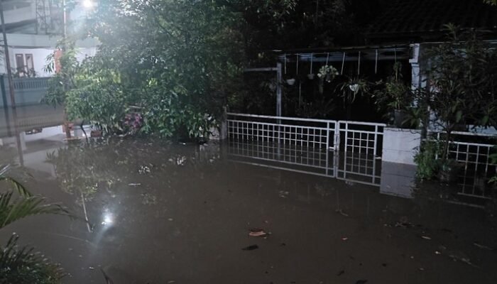 Banjir Terjadi di Pondok Gede Bekasi, Tinggi Air Capai 1 Meter – Update 1