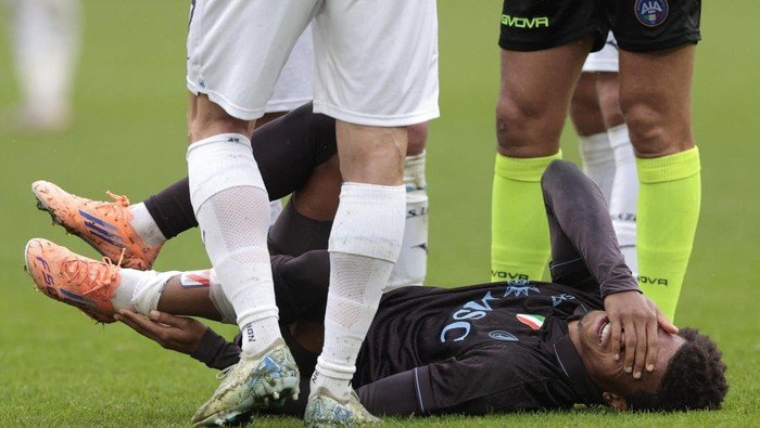 Neres Tambah Derita Napoli, Badai Cedera Belum Runtuh