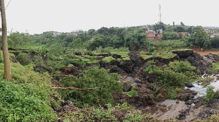 Hujan Deras Ambang Batas, Bekas TPA Pondok Rajeg di Bogor Longsor 200 Meter