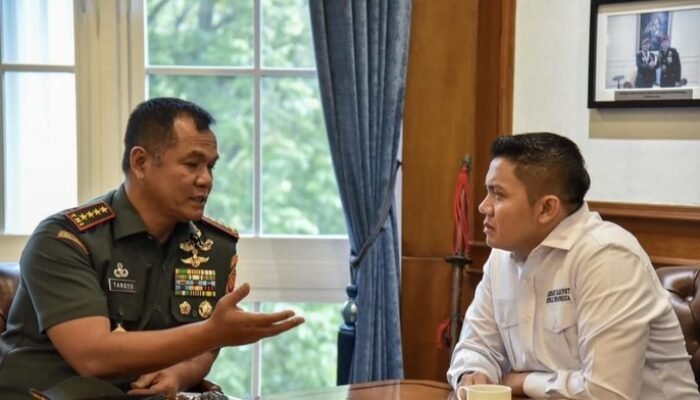 **Seskab & TNI Gelar Pertemuan Strategis, Benarkan Bencana Sumatera?**