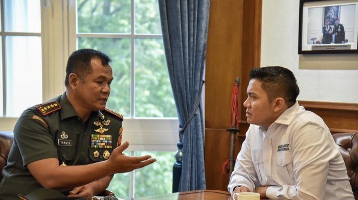 **Seskab & TNI Gelar Pertemuan Strategis, Benarkan Bencana Sumatera?**