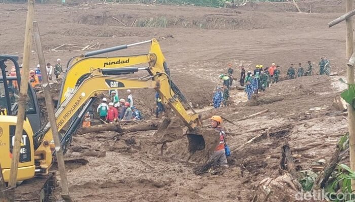 Lebih dari 30 Hektare Terkena Longsor, Basarnas Berupaya Atasi Krisis di Cisarua