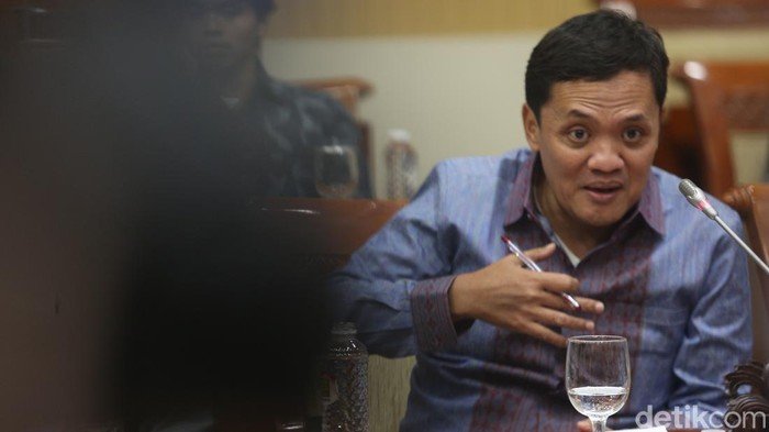 Adies Kadir Hakim MK: Ketua Komisi III DPR Berikan Penjelasan Lengkap!