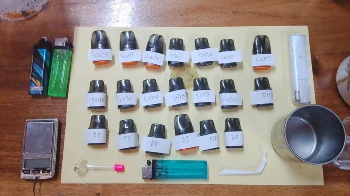 Gerebek Sensasional! Polisi Curahkan 14 Vape Sinte Cair dari Muda Mudi di Jakpus