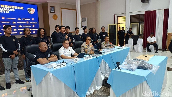 Durhaka! Pria di NTB Bunuh lalu Bakar Ibu Kandung Karena Tak Diberi Uang