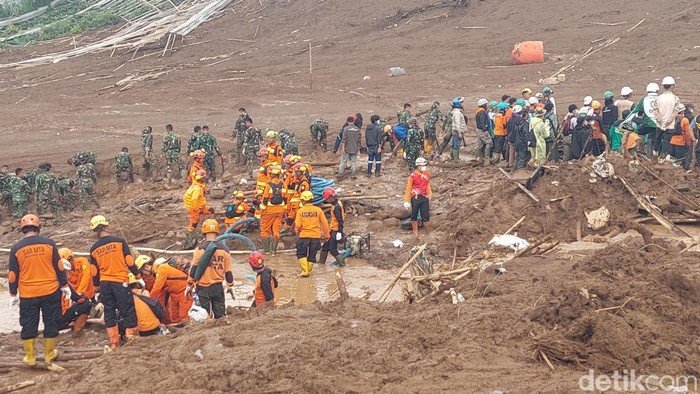 Tim SAR Evakuasi 47 Jenazah Korban Longsor Cisarua, 30 Sudah Diidentifikasi - Update 2