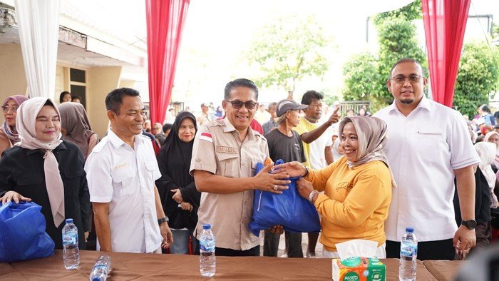 Andre Rosiade Gagalkan Krisis Sembako di Sumbar dengan 65 Ribu Paket, Pesta Solidaritas Gerindra HUT Ke-18