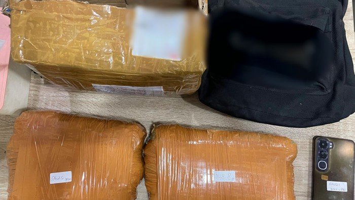 Polda Metro Tangkap Pengiriman Ganja 2 Kg melalui Ekspedisi di Depok!