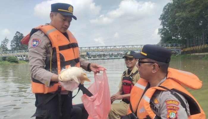 Kebakaran Pestisida 20 Ton Mencemari Sungai di Tangerang