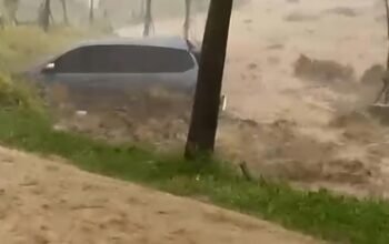Banjir Membuat Mobil Hanyut, Tragedi Menyentuh Hati di Bogor!