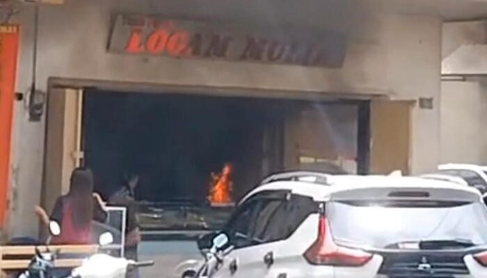 **Tangis Warga Makassar: Emak-emak Lempar Molotov, Toko Emas Hancur dalam Sekejap**