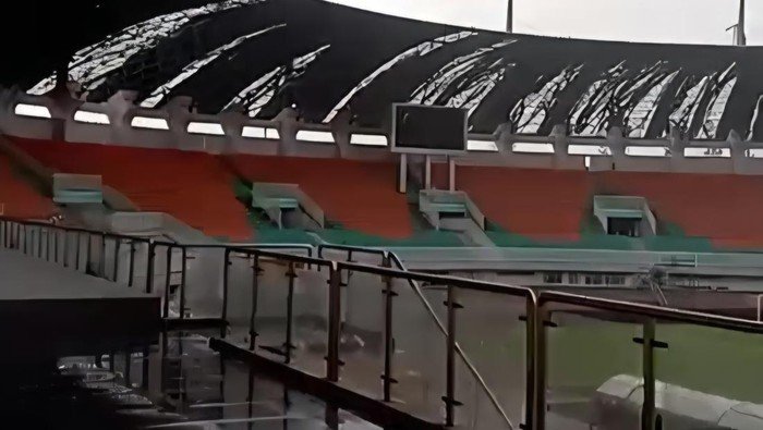 Tragedi Atap Stadion Pakansari Bogor: Angin Kencang Menyebabkan 1 Orang Luka