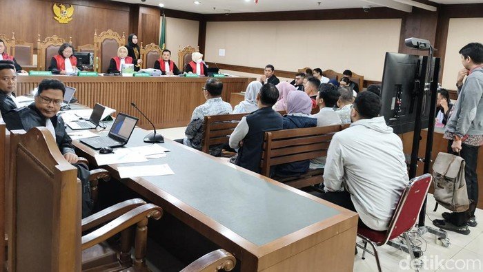 Hakim Minta Saksi Kasus Kemnaker Balikin USD 10 Ribu dalam Bentuk Uang Bukan Motor - Update 1