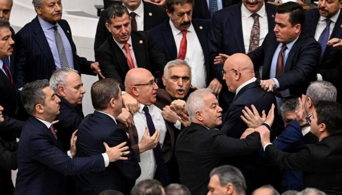 Erdogan Tunjuk Menteri Baru, Adu Jotos di Parlemen Turki Jadi Sorotan Global!