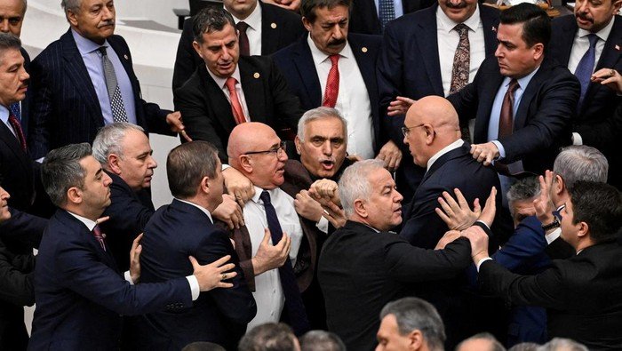 Erdogan Tunjuk Menteri Baru, Adu Jotos di Parlemen Turki Jadi Sorotan Global!