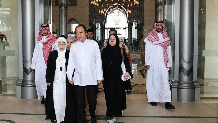 Megawati Bakal Tunaikan Umroh Usai dari Madinah, Doakan Indonesia - Update 2