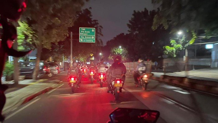 Patroli Metro Tangkal Kebakaran Maut di Jaktim, Gagalkan Balap Liar dan Miras