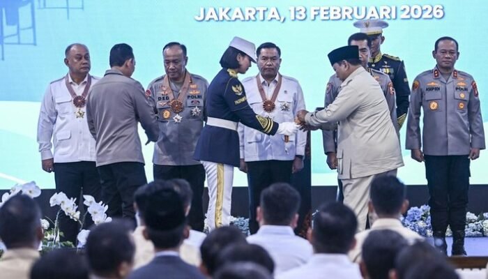 “Deretan Penerima Tanda Kehormatan MBG dari Prabowo, Kapolda Jateng-Jatim dalam Daftar”