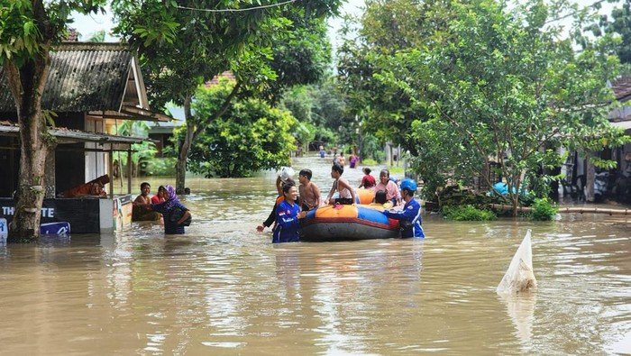 Warga Jember Tewas Tersengat Listrik, Tragedi Bersih-bersih Pasca Banjir!