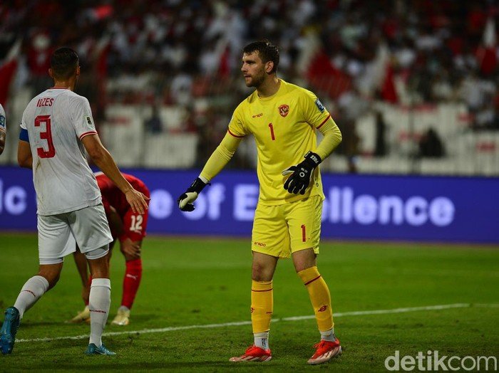 Simon Tak Baca, tapi Bahagia: Paes ke Ajax, Fenomena Sepak Bola yang Memprihatinkan!