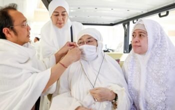 Momen Hangat Megawati Saat Umrah Bareng Keluarga, Prananda Bantu Tahalul: Kisah Cinta yang Menginspirasi