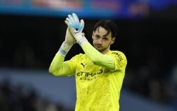 Dari Pinggir Lapangan ke Pusat Perhatian: Kisah James Trafford yang Membuat Manchester City Berdecak Kagum