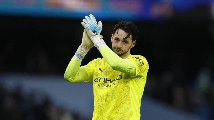 Dari Pinggir Lapangan ke Pusat Perhatian: Kisah James Trafford yang Membuat Manchester City Berdecak Kagum